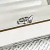 Estilo Medieval Tardío Elegante Dulce Fresco Blanco Esmalte de Goteo Mariposa Saturno Anillo de Moda Anillo Geométrico Simple de Personalidad de Nicho para Mujeres