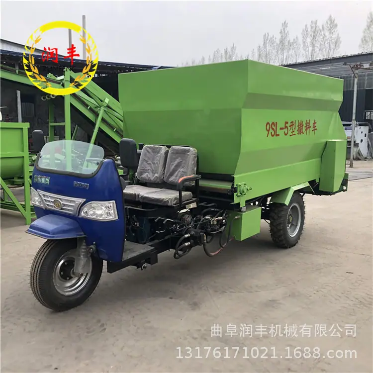 饲料撒料车