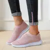 Zapatos de mujer de suela blanda para comercio exterior, transpirables, con cinta voladora, de malla con pedrería, zapatos para caminar para madres de mediana edad y ancianos, zapatos casuales, malla para mujer