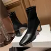 Botas de Cano Curto com Salto Bloco e Bico Quadrado Estilo Coreano Femininas 2026 Outono/Inverno Nova Moda Versátil Elásticas Afuniladoras Zíper nas Costas Botas Fashion