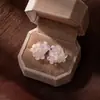 Flores Super Fadas Se Transformam em Brincos de Flor de Três Pétalas Coloridos de Resina, Brincos de Luxo Acessível de Nicho, Brincos Elegantes, Brincos Novo Estilo Chinês