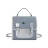 Mochila niche estilo universitario para mujer 2026 nuevo bolso de mano de moda de verano con bloques de color para viajes y salidas mochila pequeña