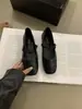 Sapatos Mary Jane Pretos Sapatos Femininos 2023 Primavera e Outono Novos Boca Rasa Macios Planos Couro Patenteado Sapatos de Nicho com Saia