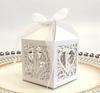 Amazon en stock caja de dulces de boda hueca dorada brillante caja de dulces de chocolate caja de papel con cinta para boda caja de regalo para fiestas