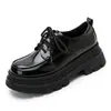 Mocassins de Couro Genuíno com Solado Grosso para Mulheres 2024 Primavera e Outono Novos Sapatos Pequenos de Couro Estilo Britânico Preto com Cadarço Sapatos Populares