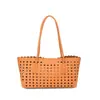 Bolso de axila tejido hueco de estilo minimalista único para mujer, bolso de hombro versátil estilo vacacional de verano para el trabajo con neceser a juego