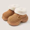 Botas de nieve de suela gruesa para mujer 2026 nuevo modelo de invierno slip-on puntera integrada cálidas zapatos de algodón peludo botas zapatos peludos