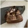 2026 Nuevo Estilo Coreano Otoño e Invierno Cuadros Moda Retro Bolso de Hombro Cruzado Bolso Tote de Gran Capacidad para Viajes Diarios para Mujer