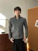 Camiseta de terciopelo alemán gris oscuro con cuello semi-alto y manga larga para hombre, cálida para otoño e invierno, ajuste slim, ropa deportiva tipo americano para fitness