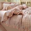 Funda de edredón de seersucker súper suave, juego de cuatro piezas estilo princesa, juego de sábanas para cama, lavable a máquina, agradable para la piel, juego de tres piezas estilo crema