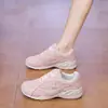 Zapatillas de entrenamiento alemanas de malla transpirable con suela gruesa para mujer, zapatillas de mujer versátiles de moda de verano con suela blanda, zapatillas deportivas blancas casuales