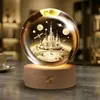 Bola de cristal 3D esculpida internamente criativa transfronteiriça com base de madeira, base de plástico, presente decorativo, luz noturna, artesanato feito sob medida