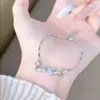 Pulsera de nomeolvides para mujer, lujo ligero, exquisita, diseño de nicho, temperamento dulce, fresca, moderna, de alta gama, accesorio de mano versátil