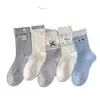 Calcetines Azules y Grises con Bloques de Color Estilo Coreano para Mujer, Calcetines de Media Pantorrilla, Calcetines de Algodón Peinado para Mujer, Calcetines Lindos de Perro de Dibujos Animados Japoneses Estilo Ins Modernos