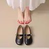 Coleção de verão feminina 2026: sapatos Mary Jane dourados pequenos com solas macias, biqueiras quadradas, aberturas rasas e design de tira única com fivela dourada, sapatilhas estilosas