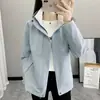 Chaqueta para Mujer Nueva Primavera y Otoño 2025 Desmontable Delgada para Exteriores Resistente al Viento e Impermeable Moderna Ropa de Viaje para Montañismo
