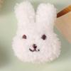 Primavera y verano nuevo broche de conejo felpa lindo animal pequeño caricatura japonés ropa de niñas zapatos colgante de bolso pequeño regalo
