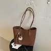 Bolso tejído de PU de moda para mujer, nuevo modelo 2026, bolso tote de gran capacidad para mujer, bolso simple para el hombro o debajo del brazo para el trabajo, transfronterizo