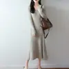 Vestido de punto de cuello en V, estilo cola de pez, 100% lana, para otoño e invierno, vestido de punto de longitud media para mujer, adecuado para el trabajo, vestido de suéter de punto de alta gama