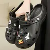 Nuevos Zuecos de Verano para Uso en Exteriores, Lindos Zapatos de Enfermera de Dibujos Animados de Tacón Bajo, Nuevas Sandalias Cerradas Transpirables de Pareja 2026