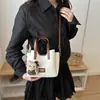 Bolso cruzado de un solo hombro casual retro a la moda con una textura simple, bolso de nuevo estilo para el verano de 2026, bolso tipo cubo personalizado para mujer