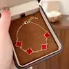 Pulsera de Trébol a la Moda, Sencilla, de Lujo Ligero, Elegante, Diseño de Nicho Único y Exquisito, Versátil para el Uso Diario y para Ir al Trabajo