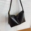 Bolso de Hombro Cruzado Casual Versátil de Gran Capacidad, Suave y Sencillo, Texturizado, Moda de Invierno 2026 Estilo Coreano