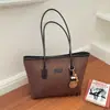 Bolsa de ombro simples casual de outono para mulheres, novo estilo 2026, fresca e simples, bolsa tote de ombro cruzado para o dia a dia