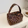Bolsa de Maquiagem de Veludo Estampada de Leopardo para Mulheres Portátil Grande Capacidade Viagem Para Levar Armazenamento de Skincare Batom Bolsa de Lavar