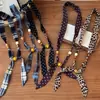 Bufanda de Seda con Cuentas a Cuadros Vintage para Mujer, Nuevo Estilo Otoño e Invierno, Accesorio Versátil para Suéter de Uso Diario, Accesorio Decorativo Exquisito de Nicho