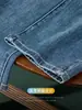 Jeans casuales vintage estilo americano en color azul para hombre, textura ligera de negocios, adecuados para ir al trabajo, de pierna recta, ligeramente anchos, amigables con la piel, con una bonita caída.