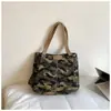 Bolsa de Lona Camuflada para Mujer 2026 Nueva Casual Gran Capacidad Bolso de Hombro Estudiante Viaje Diario Bolsa Versátil
