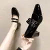 Novos Sapatos Mary Jane Femininos Primavera 2024 Retro Bico Quadrado Sapatinhos Vermelhos Salto Grosso Estudante Britânico Uma Fivela Sapatos Individuais Tendência