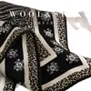 Bufanda de seda de jungla cálida en blanco y negro para otoño e invierno, versátil y elegante para ir al trabajo, hecha de seda y lana reales, para mujer