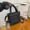 Bolsa Casual Grande Capacidade da Moda para Mulheres 2025 Novo Estilo Bolsa de Ombro Acolchoada de Algodão Estilosa Simples Bolsa Tote Transversal
