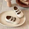 Sapatos de couro pequenos estilo britânico 2026 Nova Coleção Primavera e Outono Versão Coreana Sapatos de Princesa com Fivela Dupla para Meninas Sola Macia Sapatos Individuais