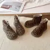 Botines Cortos para Niñas 2026 Otoño Nuevos Botas Versátiles Retro con Estampado de Leopardo para Niños Botas Martin Estilosas de Suela Suave para Niñas Pequeñas