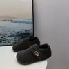 Sapatos Birkenstock de Pelúcia Versátil de Luxo Leve, Sapatos Quentes e Peludos para Mulheres Usarem ao Ar Livre no Outono e Inverno, Novos Sapatos Birkenstock de Algodão de Nicho para Mulheres
