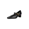 Sapatos Mary Jane Elegantes e Estilosos em Couro Bovino Temporada Primavera 2026 Salto Médio Bico Quadrado Pequeno Calçados Femininos em Couro Genuíno com Tira Única