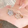 Anillo Pequeño de Flor de Diamante Brillante Estilo Lujo Ligero para Mujer, Anillo Floral Abierto Ajustable con Circonita Incrustada de Moda