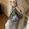 Bolsa de Maquiagem Grande Capacidade Nova em Estoque para Atacado, À Prova d'Água e Resistente ao Desgaste, Design Portátil Quadrado Listrado