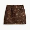 Falda corta bodycon de terciopelo imitación piel 2026 otoño/invierno gamuza bordada falda midi de línea A de cintura alta pantalones cortos anti-exposición falda corta bordada 14080