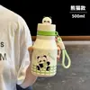 Nueva taza aislada con temática de dibujos animados, linda y adorable, con pajita, perfecta para estudiantes; es pequeño, portátil y tiene un asa para transportarlo fácilmente