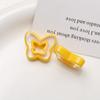 Pendientes de resina con forma de media luna con diseño de mariposa semitransparente de color hueco fresco, accesorios de joyería DIY para mujer, venta al por mayor