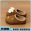Chinelos Birkenstock de Urso Desenho Animado Fofo para Mulheres 2025 Novo Aumento de Altura com Solado Grosso Meio Chinelos para Usar Fora Chinelos de Algodão