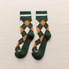 Otoño e Invierno nuevos calcetines calcetines de media caña para mujer estilo retro británico diamante gruesos cálidos algodón rizo calcetines mujer transfronterizos