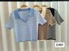 Camiseta de Manga Corta a Rayas Blancas y Negras para Mujer ins Trendy Popular en Internet Verano Nuevo Sentido del Diseño Cuello en V Pequeño Top de Chica Caliente