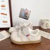 Tenis rosas de velcro para niña, lindos y únicos, para primavera y otoño, zapatillas de entrenamiento alemanas de nicho, zapatos casuales blancos, antideslizantes
