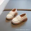 Sapatos de Couro para Meninas 2026 Nova Coleção Primavera e Outono Sapatos de Princesa com Solado Macio para Crianças Sapatos Casuais Loafers Pretos Sem Cadarço