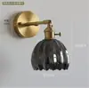 Lámpara de Pared Retro Japonesa de Cobre y Cristal Ámbar con Flor Pequeña para Mesita de Noche, Entrada de Dormitorio, Pasillo, Lámpara de Entrada Simple Moderna